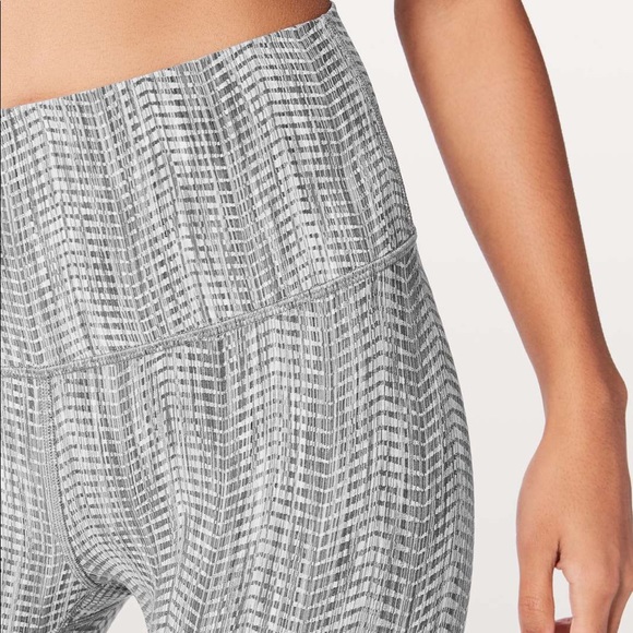 Lululemon Wunder Under Hi-Rise 7/8 Tight *Luxtreme 25" - Picture 3 of 8